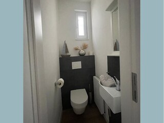separates WC