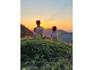 Sonnenuntergang  genießen am Fusse vom Hochgr  mit Papa