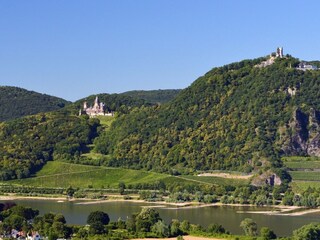 Der Drachenfels und Schloß Drachenburg