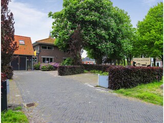 Eigene Parkplatze am Nordseite von das Haus