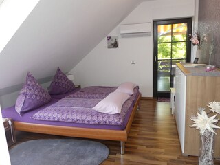 Schlafzimmer mit Klimagerät