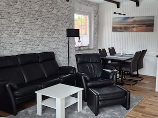 Essecke frisch renoviert und neuer massiv Holzboden
