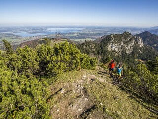 Wandern mit Blick auf den Chiemsee