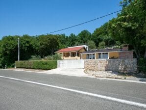 Beruhigendes Ferienhaus in Starigrad nahe Meer - Tribanj Krušcica - image1