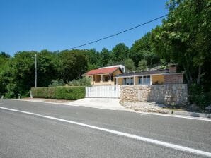 Beruhigendes Ferienhaus in Starigrad nahe Meer