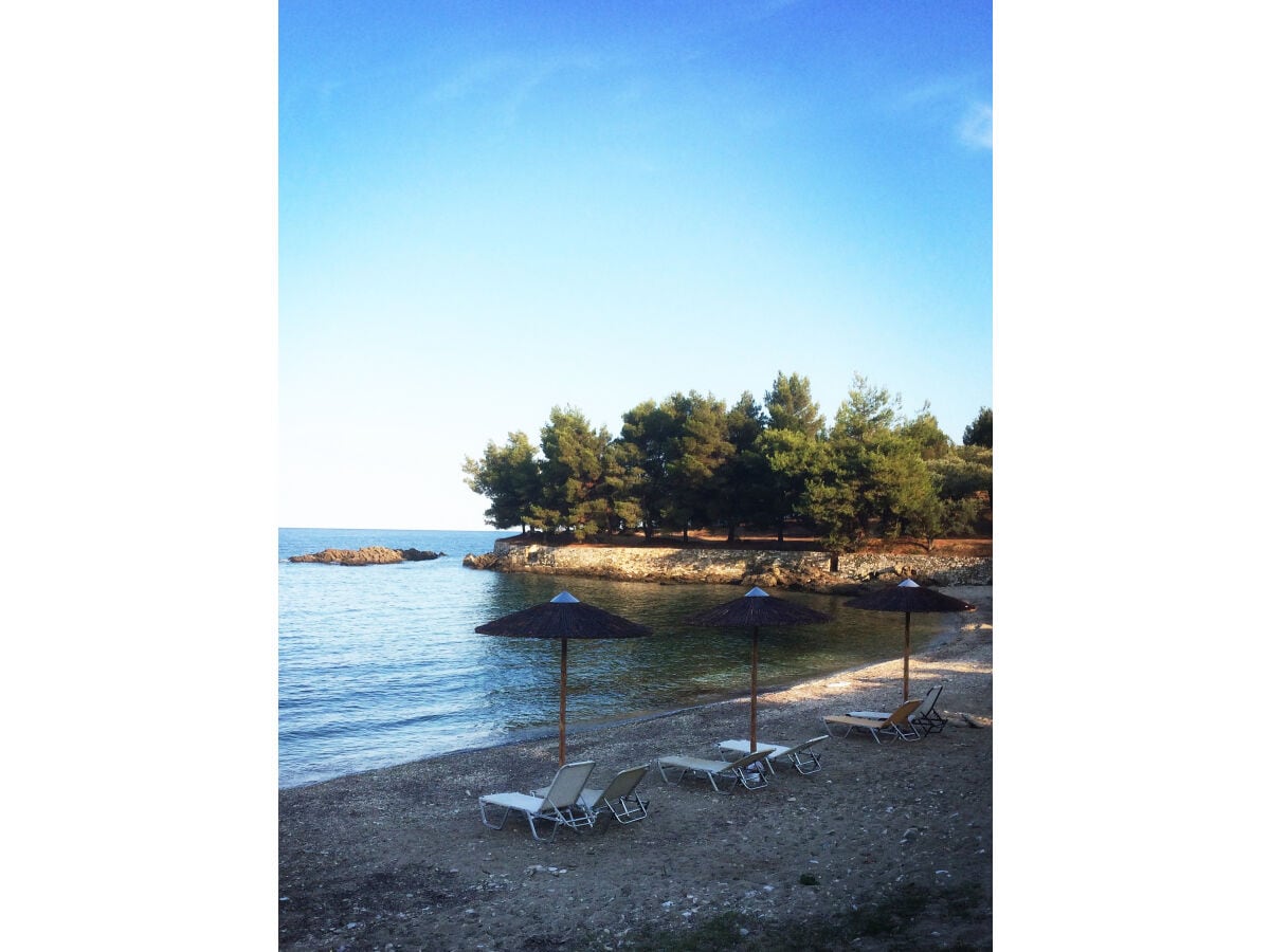 Sonnenschirme und Liegen kostenlos am Strand