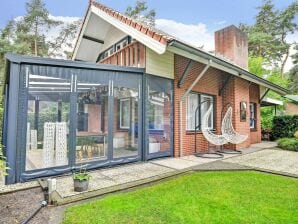 Charmante maison de vacances à Meijel avec une terrasse couverte - Helenaveen - image1