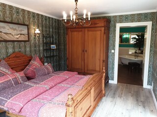 Schlafzimmer 1