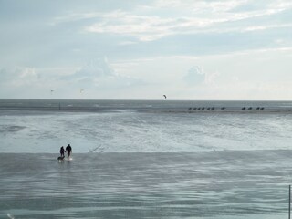 entspannte Spaziergänge am weitläufigen Strand