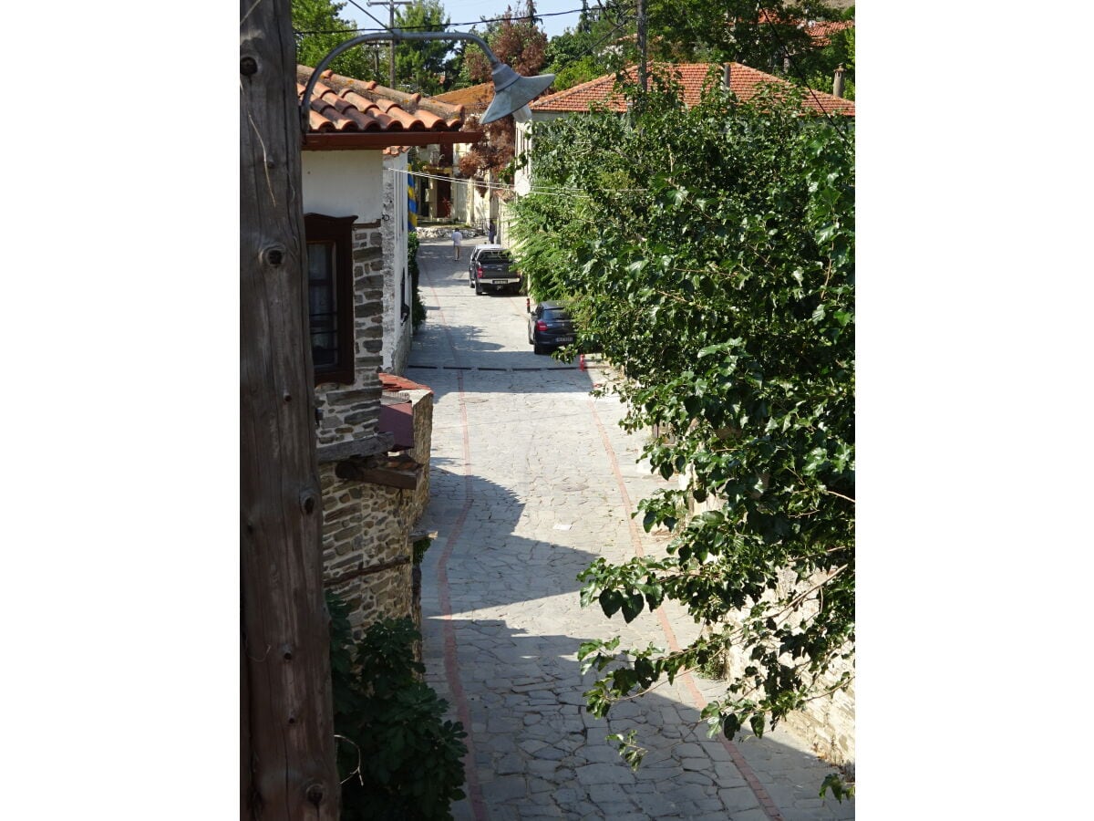 Blick vom Balkon die Straße runter