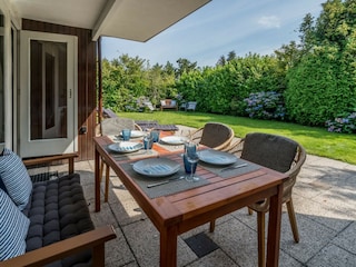 Die gemütliche Terrasse mit Heizstrahler