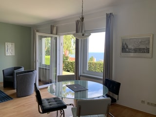 Esszimmer mit Meerblick – lichtdurchflutet und gemütlic