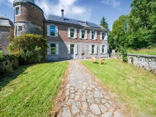 Castle Ferrières Outdoor Recording 2