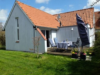 Gartenansicht mit SW-Terrasse