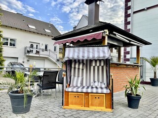 Terrasse vorm Haus mit unverbautem Blick auf die Mosel