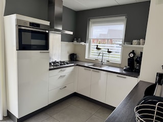 Große Kühlschrank und Backofen/Mikrowelle