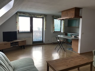 Wohnen/Kochen/Balkonzugang