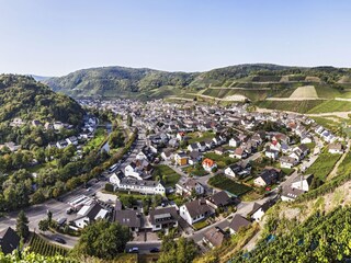 Blick auf Dernau  vom Ausschtspunkt 3 Bänke