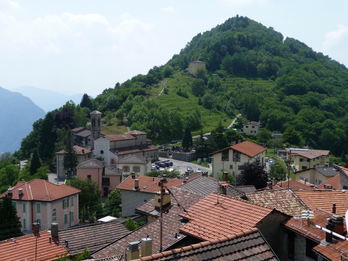 Dorf Brè und Monte Brè