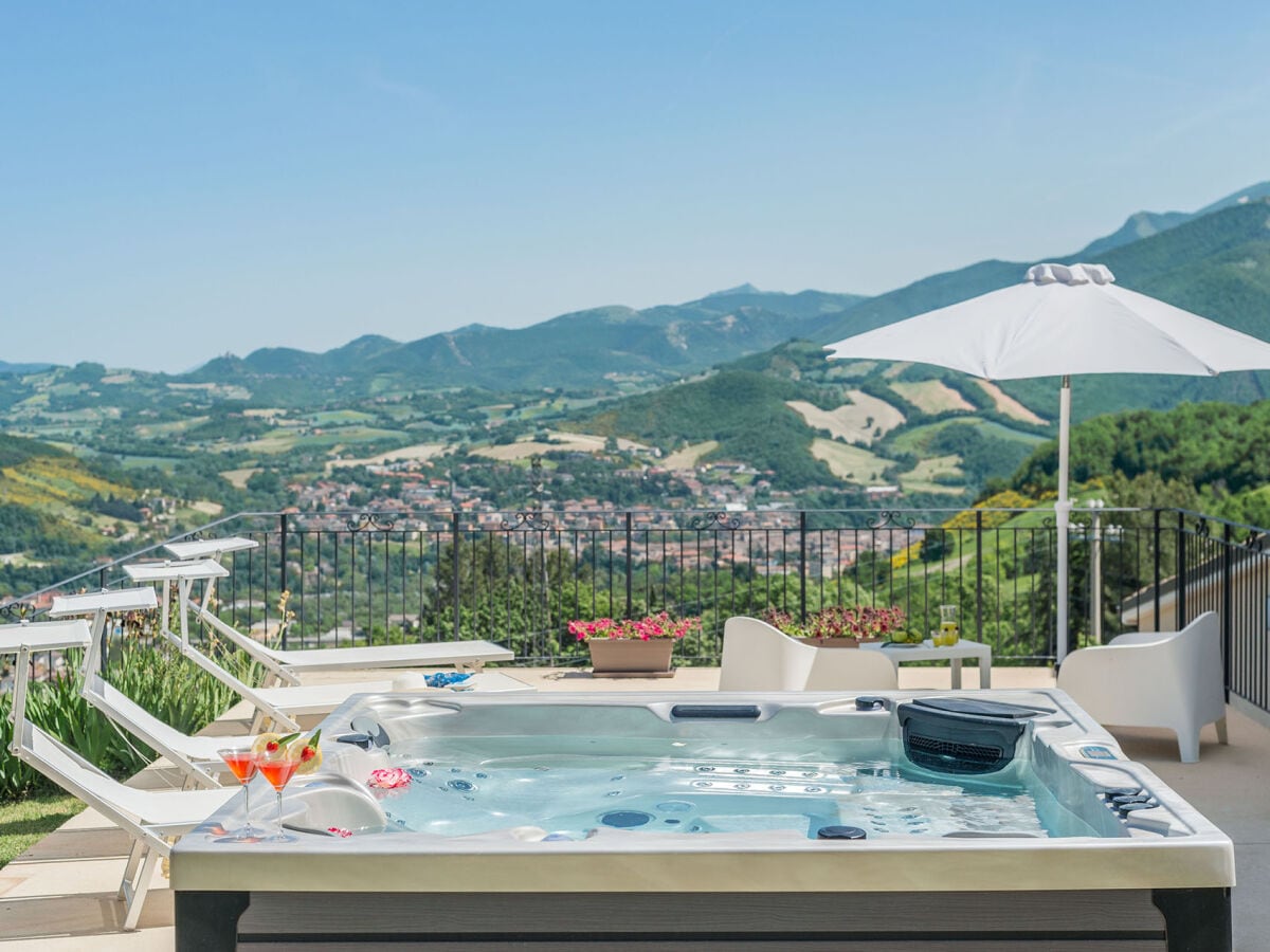 Villa Sabrina - Jacuzzi mit Panorama-Blick