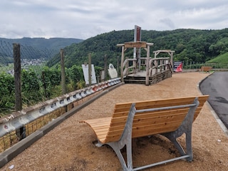 Blick von der Panoramastraße K35 auf Dernau