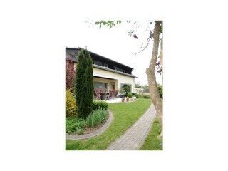 Rückseite Haus mit Loggia (2)