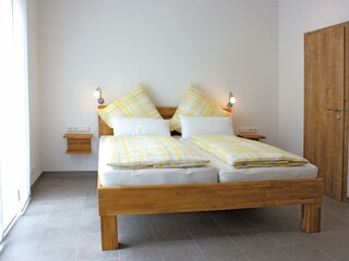 Schlafzimmer 2 - zum Garten hin