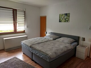 Schlafzimmer 1