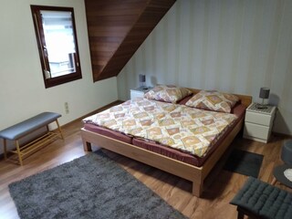 Schlafzimmer 4