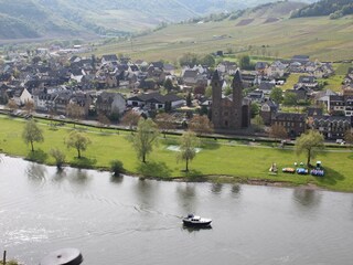 Blick auf den Weinort Ernst