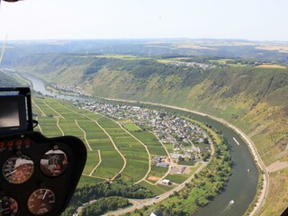 mit dem Helikopter über Ernst