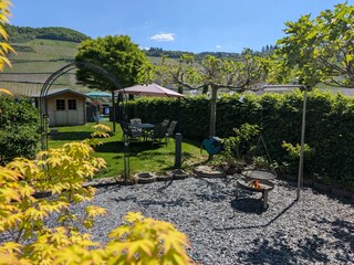 Garten mit Grillplatz