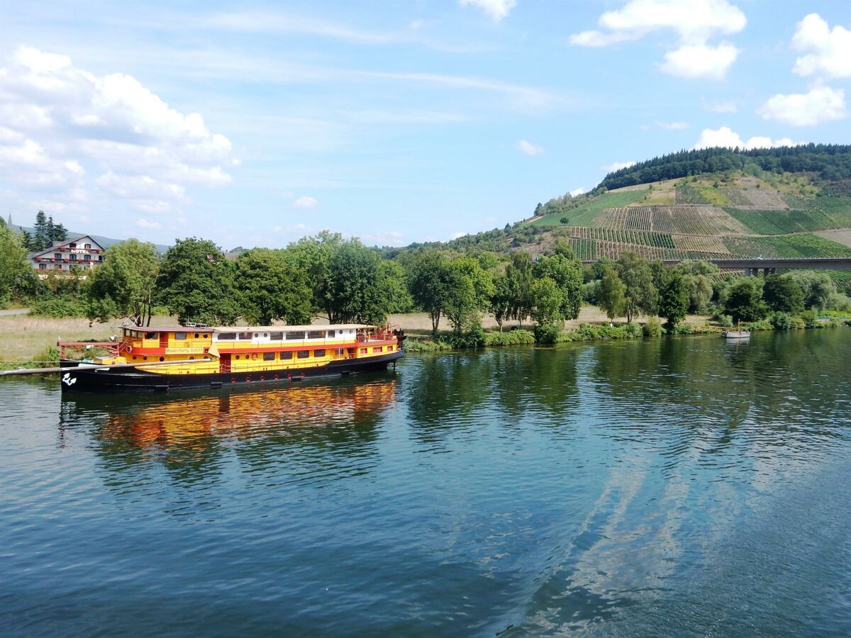 Mosel-Party-Schiff mit Schweich Annaberg