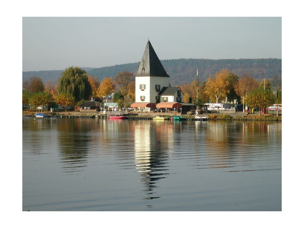 Schweicher Fährturm an der Mosel