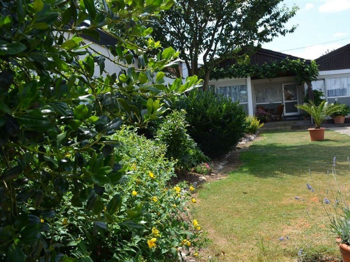 Garten mit Blick auf FeWo Müller-Thurgau (1 + 2),