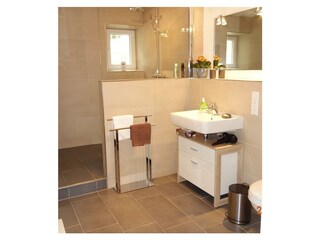 Badezimmer mit Dusche