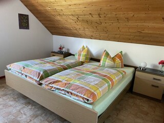 Schlafzimmer 1