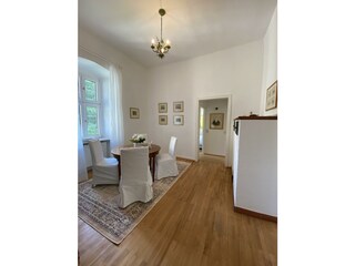 Wohnzimmer Durchgang zum Schlafz. li und Wohne. re