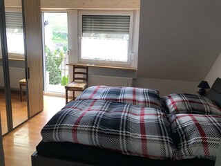 Schlafzimmer 1
