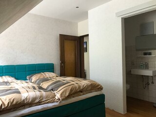 Schlafzimmer 2 mit DU+WC