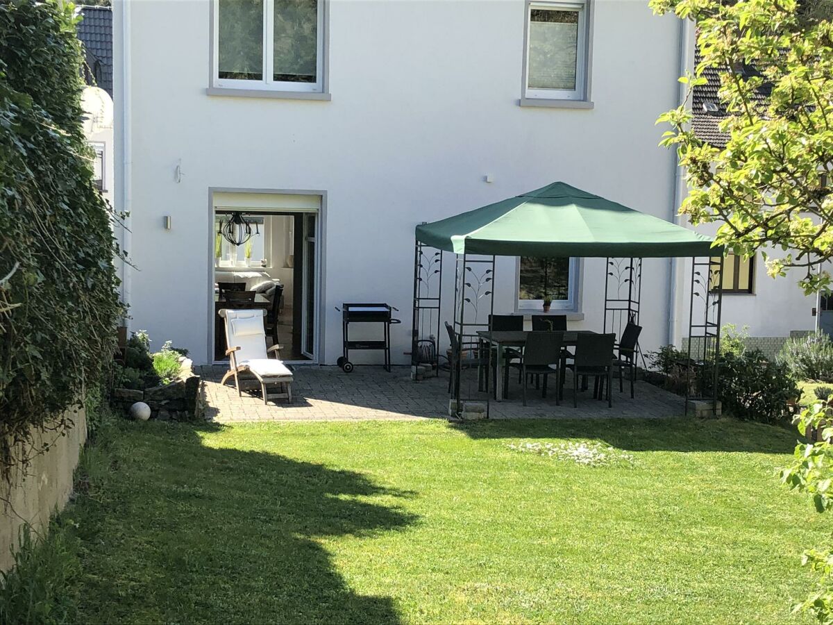 Terrasse und Liegewiese