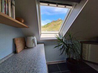 Küchenfensterblick zur Burgt Thurant