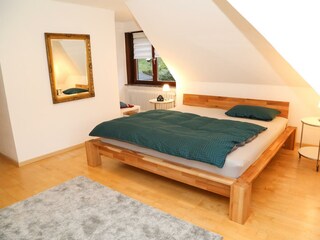 Schlafzimmer 1