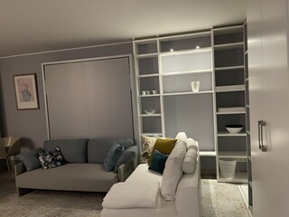 Sofa mit Bettschrank