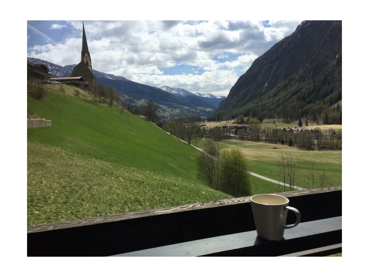 Blick ins Tal vom Balkon