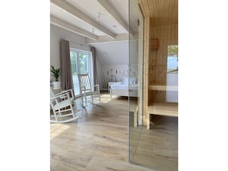 Schlafzimmer mi t  Sauna , Dusche, WC  und Balkon im OG