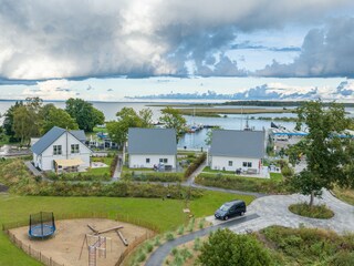 Barrierefreie Zuwegung und Spielplatz