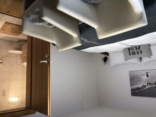 Blick Schlafzimmer Richtung Badezimmer