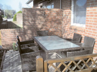 Terrasse-mit-Rattan-Garnitur