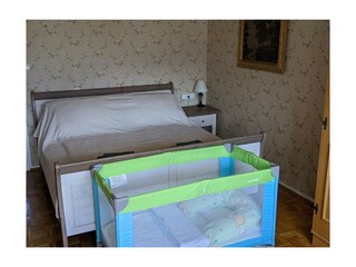 Doppelzimmer mit Babybett